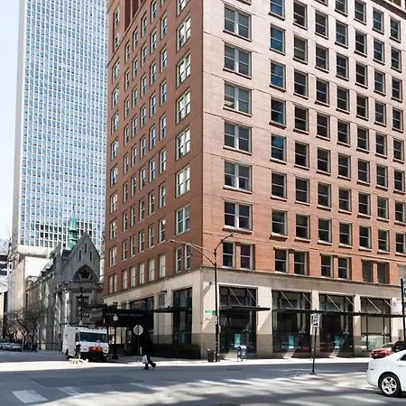 21 East - Chic Dt Apts With Rooftop By Zencity