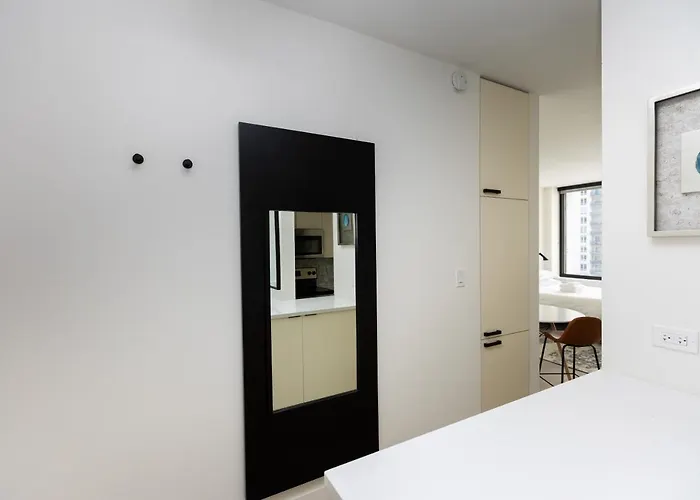 21 East - Chic Dt Apts With Rooftop By Zencity