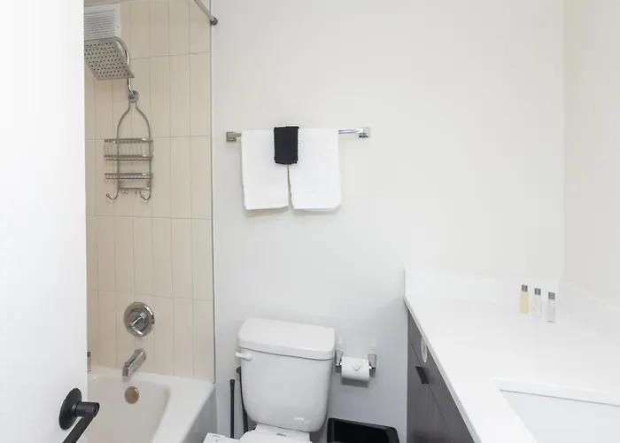 21 East - Chic Dt Apts With Rooftop By Zencity *