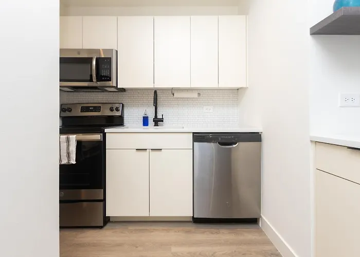 21 East - Chic Dt Apts With Rooftop By Zencity Aparthotel