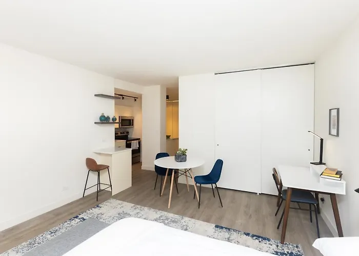 21 East - Chic Dt Apts With Rooftop By Zencity Aparthotel *