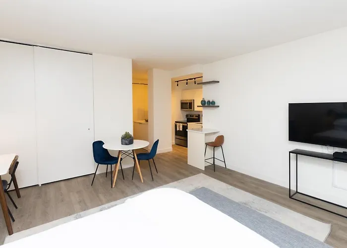 21 East - Chic Dt Apts With Rooftop By Zencity Aparthotel *