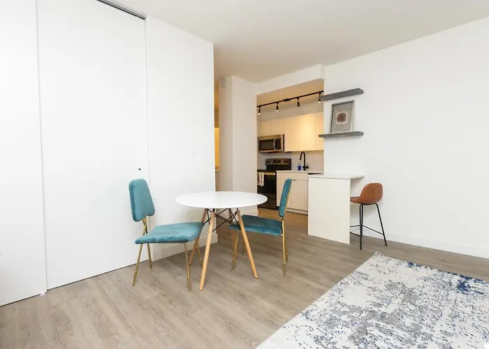 21 East - Chic Dt Apts With Rooftop By Zencity Aparthotel