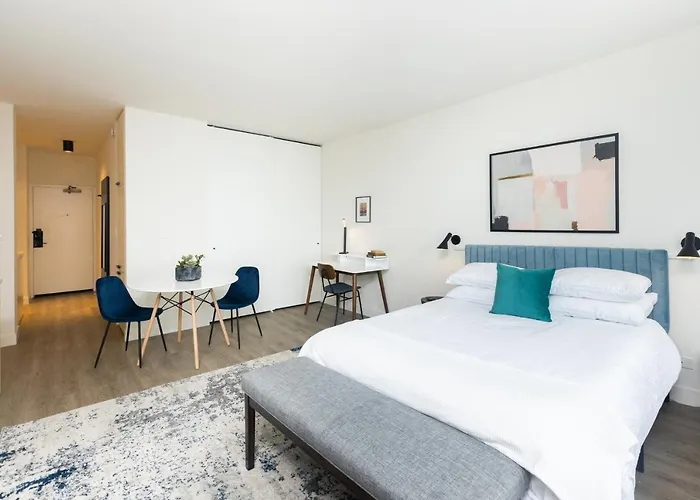 21 East - Chic Dt Apts With Rooftop By Zencity Aparthotel